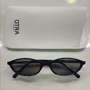 OTRA Sunglasses ‘HAZEL’ in black